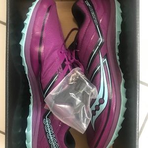 New Soccer Cleats Saucony size 9